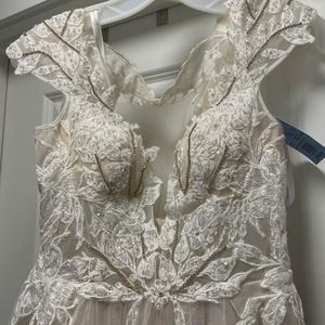 Galina Signature Cap Sleeve Lace Gown 0P